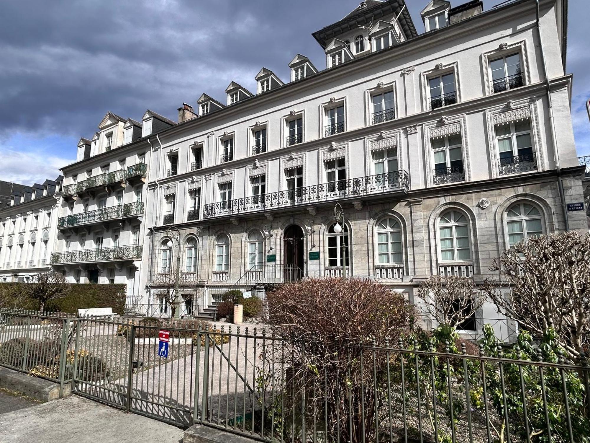 Апартаменти Palais D'Etigny Bagneres-de-Luchon Екстер'єр фото